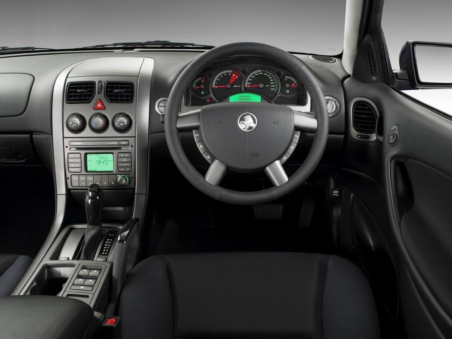  Holden Commodore SV6 2004 года  (фото 2 из 8)